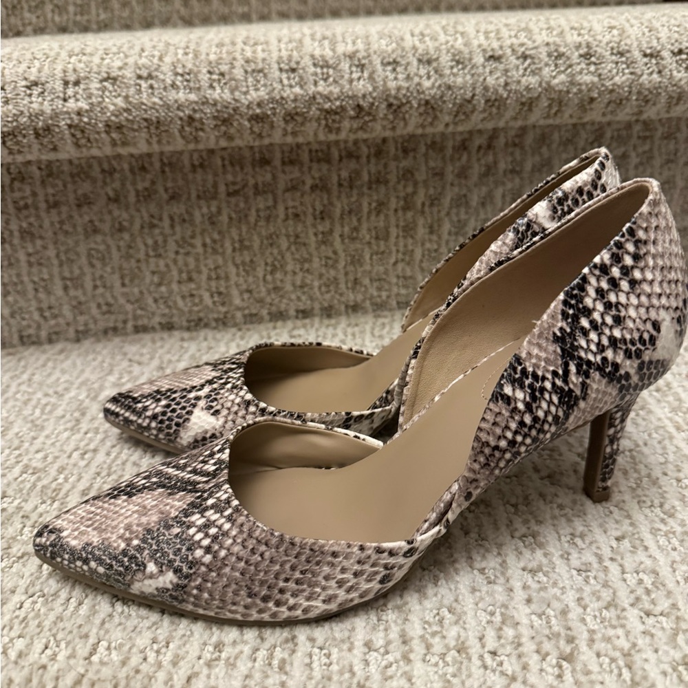 Bandolino Gingere Reptile Snakeskin D'Orsay Heels size 8 - Picture 3 of 4